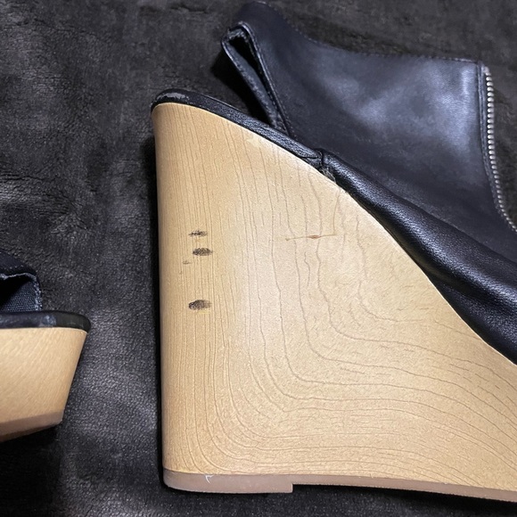 Vera Wang wedges size 9 - Picture 5 of 6